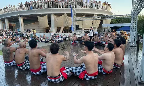 Ratusan warga Jepang larut dalam kemeriahan ajang Enoshima Bali Sunset Ratusan warga Jepang larut dalam kemeriahan ajang Enoshima Bali Sunset