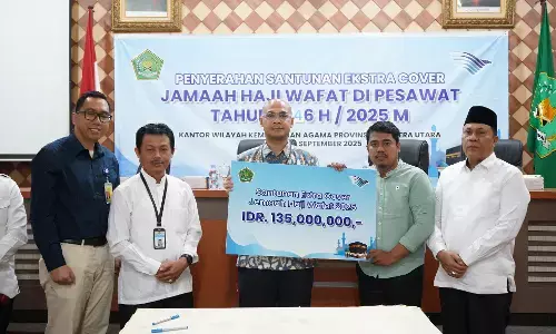 Kemenag dan Garuda Indonesia serahkan santunan ekstra cover ke ahli waris jemaah Kemenag dan Garuda Indonesia serahkan santunan ekstra cover ke ahli waris jemaah