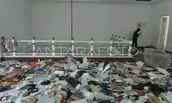 Polisi tangkap tiga tersangka curi televisi saat jarah rumah Uya Kuya Polisi tangkap tiga tersangka curi televisi saat jarah rumah Uya Kuya