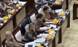 Purbaya rapat perdana dengan Komisi XI DPR sebagai Menkeu Purbaya rapat perdana dengan Komisi XI DPR sebagai Menkeu