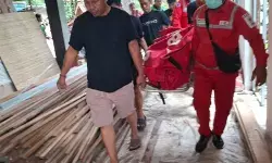 Polisi: Pasutri terseret banjir di Kuta Utara satu meninggal dunia Polisi: Pasutri terseret banjir di Kuta Utara satu meninggal dunia
