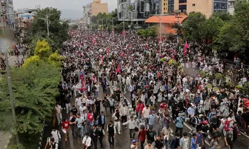 Istri mantan PM Nepal meninggal setelah rumahnya dibakar massa