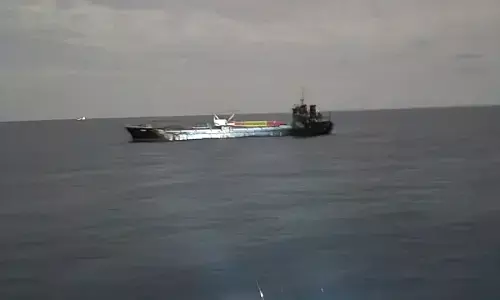 Bakamla RI evakuasi Kapal MV Leann yang terbakar di Perairan Anambas Bakamla RI evakuasi Kapal MV Leann yang terbakar di Perairan Anambas
