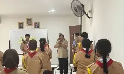Perdana tinjau Sekolah Rakyat, Prabowo disambut yel-yel dari siswa