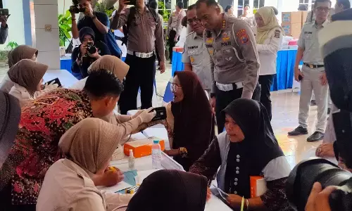 Sambut Hari Lalu Lintas Bhayangkara ke-70, Ditlantas Polda Jatim gelar baksos dan bakkes Sambut Hari Lalu Lintas Bhayangkara ke-70, Ditlantas Polda Jatim gelar baksos dan bakkes