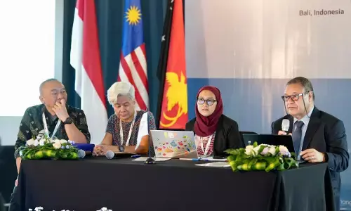 Pengelolaan sumber daya laut berkelanjutan di segitiga terumbu karang Pengelolaan sumber daya laut berkelanjutan di segitiga terumbu karang