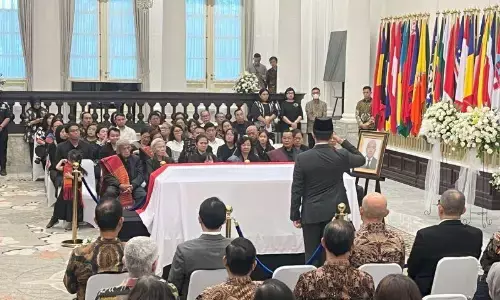 Apresiasi keluarga Zetro, Menlu tegaskan akan bantu sekolahkan anaknya Apresiasi keluarga Zetro, Menlu tegaskan akan bantu sekolahkan anaknya