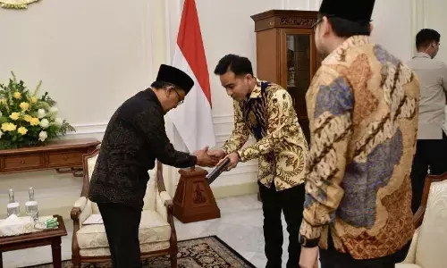 Wapres Gibran minta santri-santri melek teknologi AI, belajar coding Wapres Gibran minta santri-santri melek teknologi AI, belajar coding