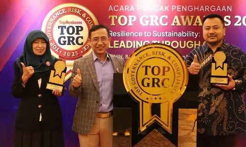 BAZNAS RI raih dua penghargaan TOP GRC Awards 2025 BAZNAS RI raih dua penghargaan TOP GRC Awards 2025