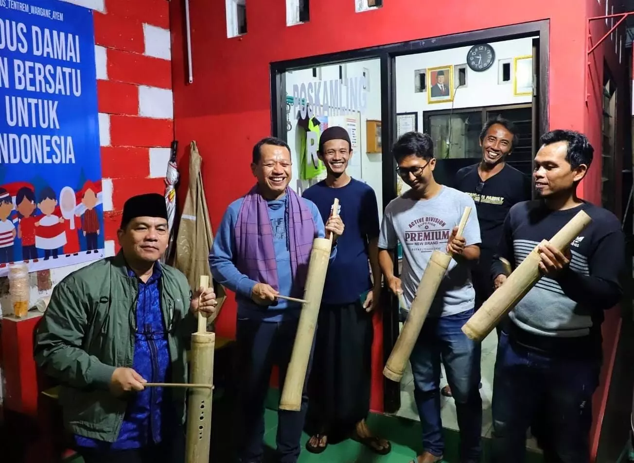 Tinjau sejumlah poskamling, Bupati Kudus: 80 persen siskamling di Kudus masih aktif Tinjau sejumlah poskamling, Bupati Kudus: 80 persen siskamling di Kudus masih aktif