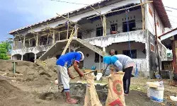 Semen Indonesia salurkan bantuan sarana pendidikan untuk santri