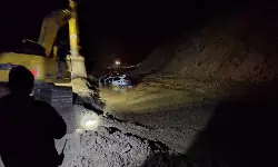 Longsor Kebun Kopi timpa mobil dan motor milik warga Longsor Kebun Kopi timpa mobil dan motor milik warga