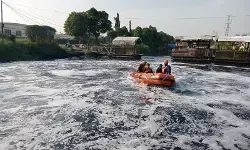 Tim SAR gabungan lanjutkan pencarian pria tenggelam di Cilincing Tim SAR gabungan lanjutkan pencarian pria tenggelam di Cilincing