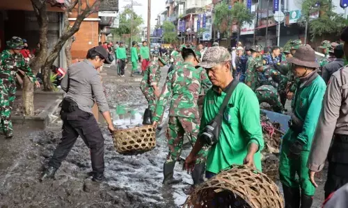 TNI AD turunkan prajurit untuk evakuasi korban banjir di Bali
