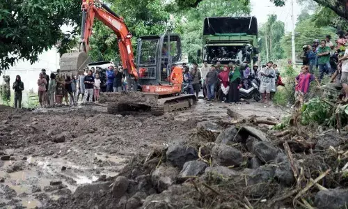 BMKG: Bibit siklon 93S picu potensi hujan lebat di Sumbagsel BMKG: Bibit siklon 93S picu potensi hujan lebat di Sumbagsel