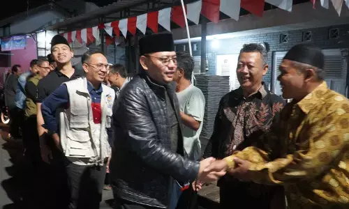 Dedy Yon dan Budi Arwan kunjungi pos satkamling di dua kelurahan Dedy Yon dan Budi Arwan kunjungi pos satkamling di dua kelurahan