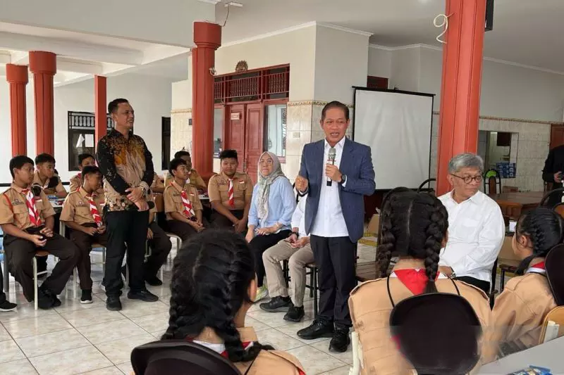 Menteri LH edukasi soal lingkungan pelajar Sekolah Rakyat di Bali Menteri LH edukasi soal lingkungan pelajar Sekolah Rakyat di Bali
