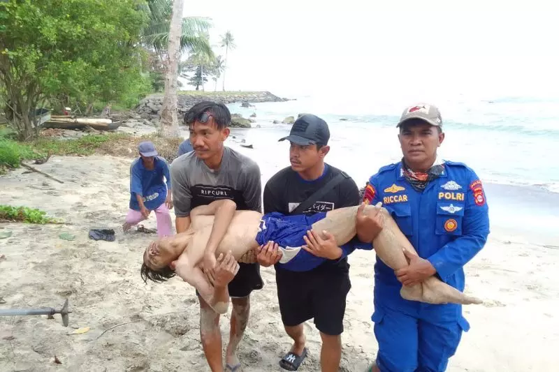 Tim SAR cari remaja terseret ombak di Pantai Cinangka Serang
