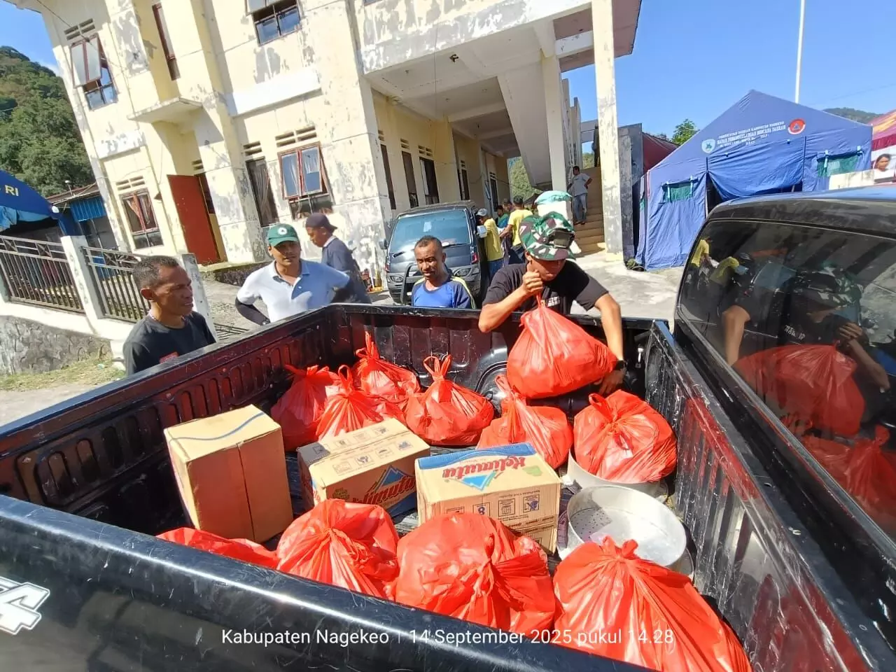 Kemensos salurkan bantuan korban banjir bandang di Nagekeo NTT Kemensos salurkan bantuan korban banjir bandang di Nagekeo NTT