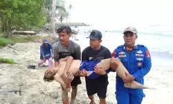 Tim SAR cari remaja terseret ombak di Pantai Cinangka Serang Tim SAR cari remaja terseret ombak di Pantai Cinangka Serang
