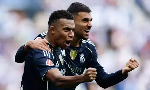 Real Madrid raih kemenangan meski hanya dengan 10 pemain Real Madrid raih kemenangan meski hanya dengan 10 pemain
