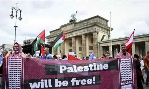 Berlin diguncang aksi massa menolak Jerman terlibat perang Berlin diguncang aksi massa menolak Jerman terlibat perang
