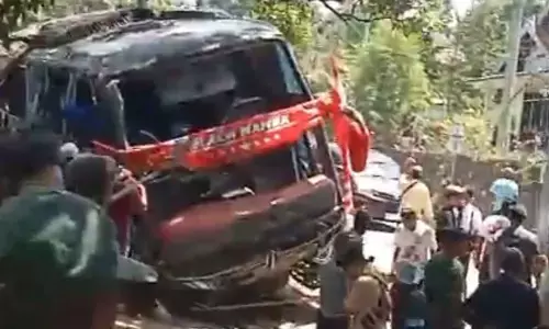 Delapan karyawan RSBS Jember dikabarkan meninggal kecelakaan di Bromo Delapan karyawan RSBS Jember dikabarkan meninggal kecelakaan di Bromo