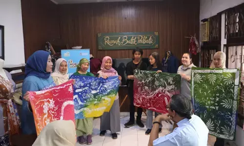PLN ajak single mom’s Indonesia belajar membatik bersama Rumah Batik Palbatu PLN ajak single mom’s Indonesia belajar membatik bersama Rumah Batik Palbatu