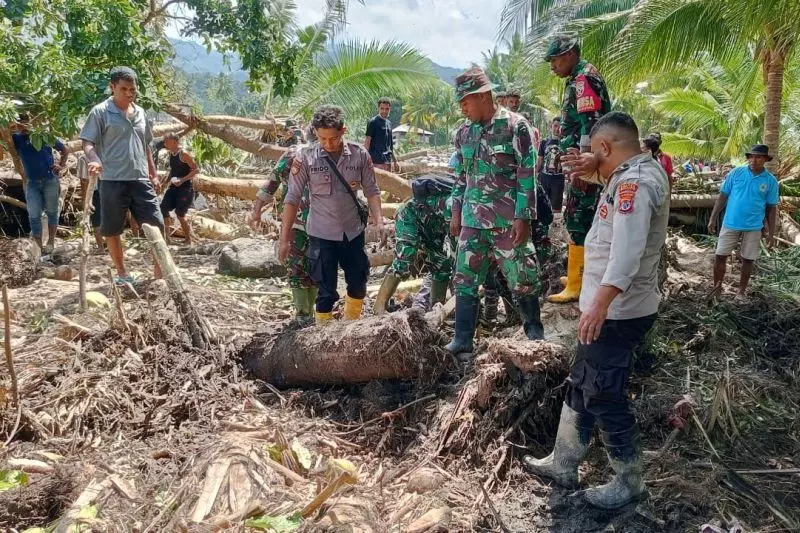 Banjir bandang Nagekeo, tiga warga masih dalam pencarian SAR Banjir bandang Nagekeo, tiga warga masih dalam pencarian SAR
