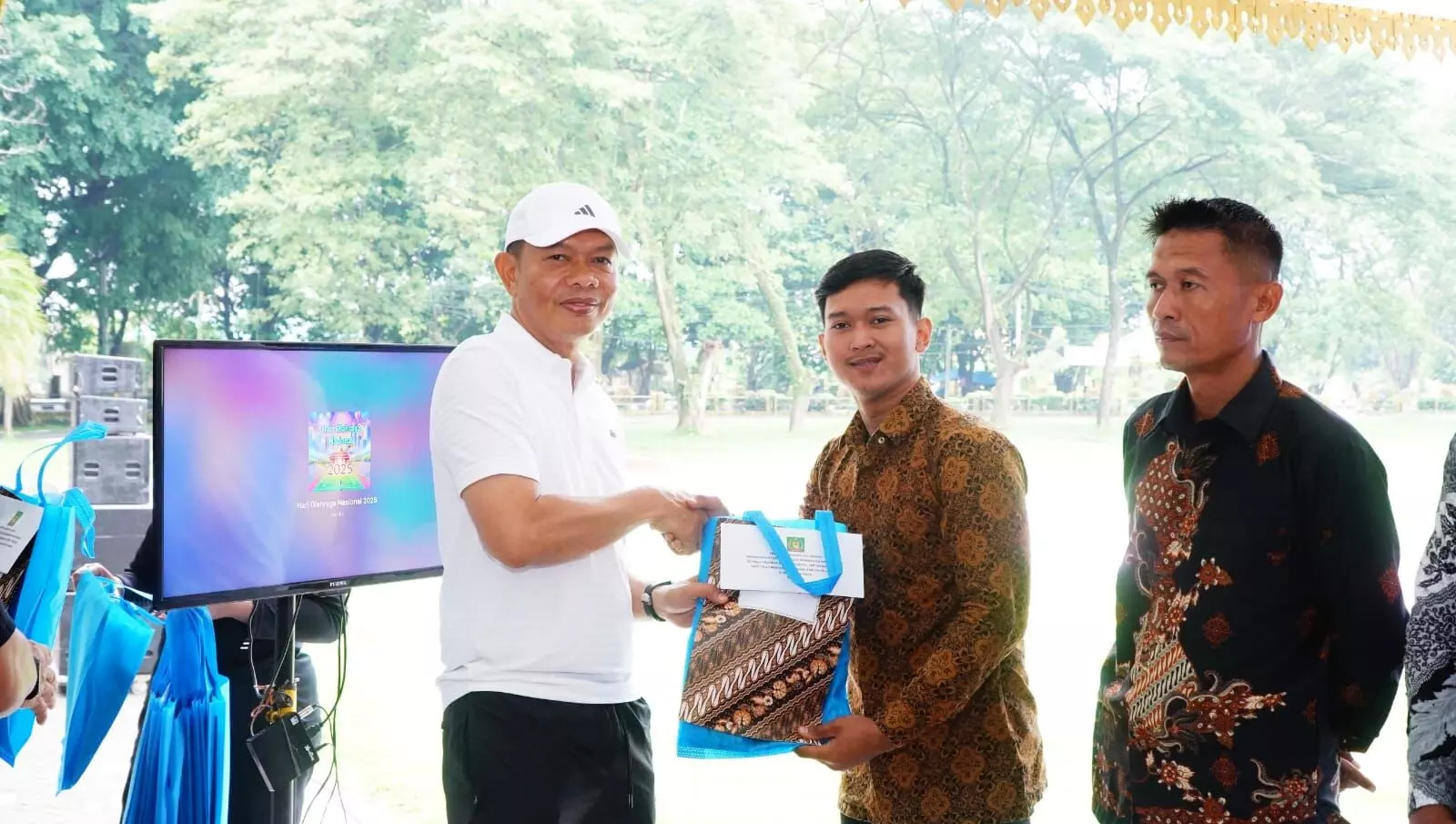 Jalan santai semarakkan Haornas ke 42 di Langkat Jalan santai semarakkan Haornas ke 42 di Langkat