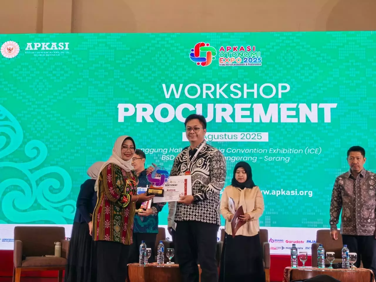 Hadir di AOE 2025, PLN Icon Plus dorong transformasi digital dan green energy daerah Hadir di AOE 2025, PLN Icon Plus dorong transformasi digital dan green energy daerah