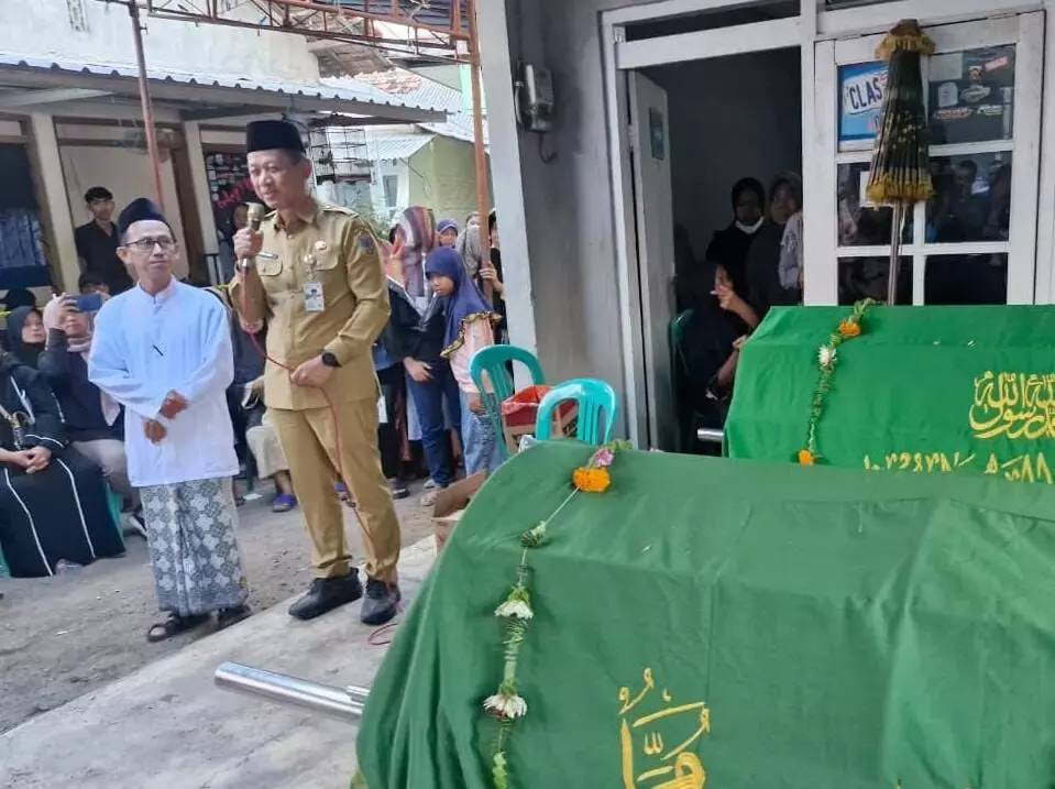 Melayat ke rumah korban pembacokan, Bupati Kudus: Jaga keamanan lingkungan