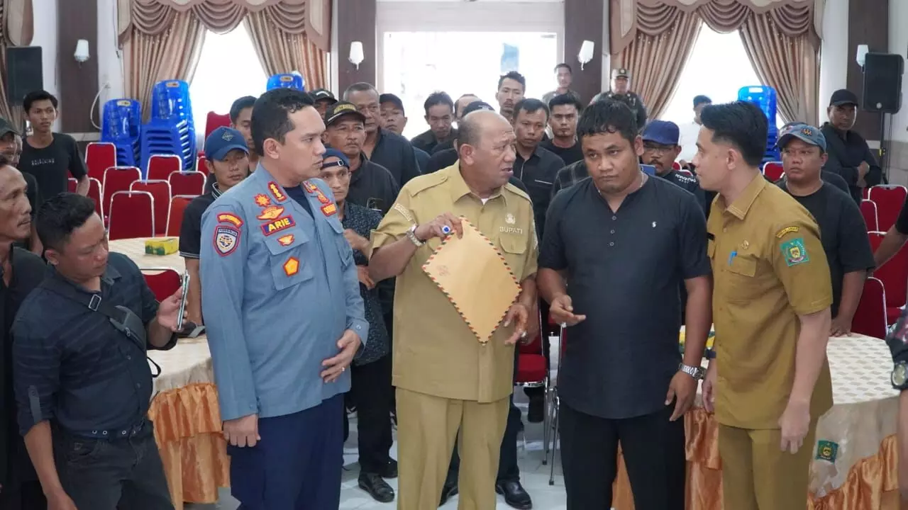 Geruduk kantor Bupati Langkat, puluhan massa BAPERA tagih janji Syah Afandin