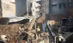 Dua Damkar alami luka saat tangani kebakaran di Senen Dua Damkar alami luka saat tangani kebakaran di Senen