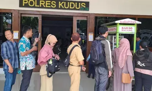 Polres Kudus suguhkan bakso gratis bagi pemohon SKCK Polres Kudus suguhkan bakso gratis bagi pemohon SKCK