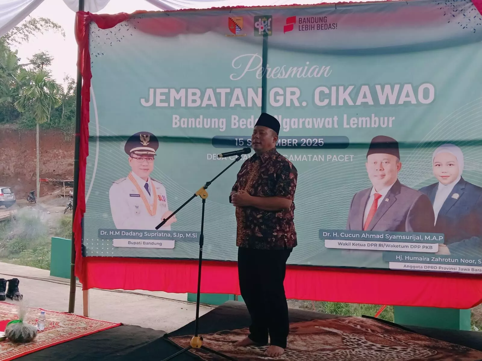 Wakil Ketua DPR RI Cucun Samsurijal resmikan jembatan dan jalan di Kecamatan Pacet, Bandung