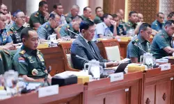 Panglima TNI - Menhan raker dengan Komisi I DPR RI bahas penyesuaian anggaran 2026 Panglima TNI - Menhan raker dengan Komisi I DPR RI bahas penyesuaian anggaran 2026