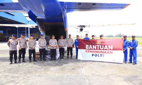 Polri kirim bantuan kemanusiaan ke warga terdampak banjir dan longsor di NTT Polri kirim bantuan kemanusiaan ke warga terdampak banjir dan longsor di NTT