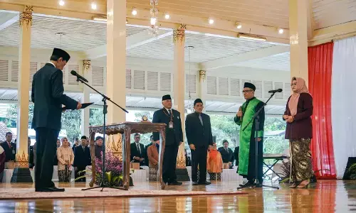 Sri Sultan HB X lantik Ni Made sebagai perempuan pertama yang jabat Sekda DIY Sri Sultan HB X lantik Ni Made sebagai perempuan pertama yang jabat Sekda DIY