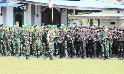 4.448 anggota TNI–Polri dikerahkan pengamanan kunjungan kerja Wapres di Papua 4.448 anggota TNI–Polri dikerahkan pengamanan kunjungan kerja Wapres di Papua