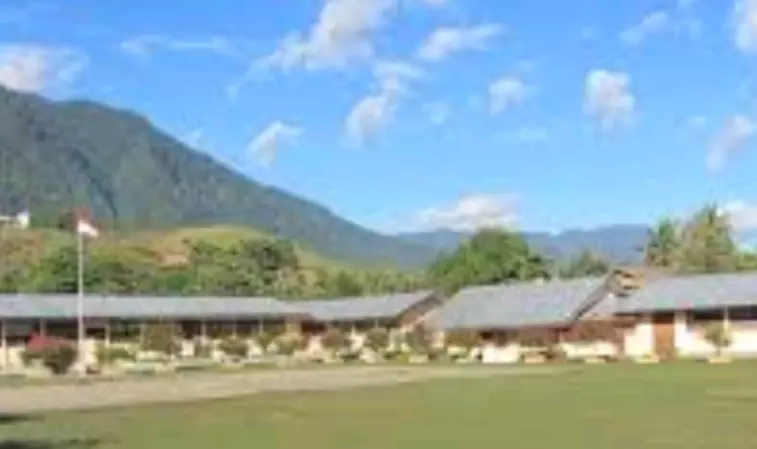 SMP Negeri 2 Sentani siapkan dua kelas sambut kunjungan Wapres Gibran SMP Negeri 2 Sentani siapkan dua kelas sambut kunjungan Wapres Gibran