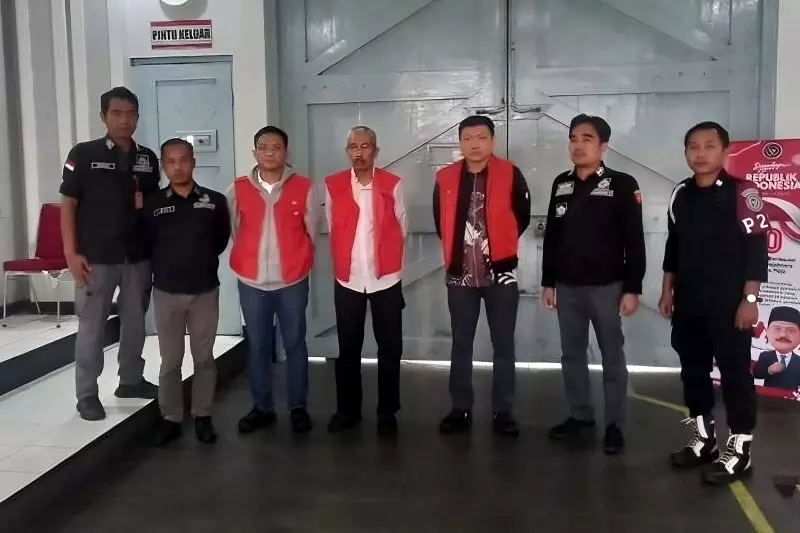 Tiga tersangka kasus Sritex di limpahkan Kejagung ke Kejari Surakarta Tiga tersangka kasus Sritex di limpahkan Kejagung ke Kejari Surakarta
