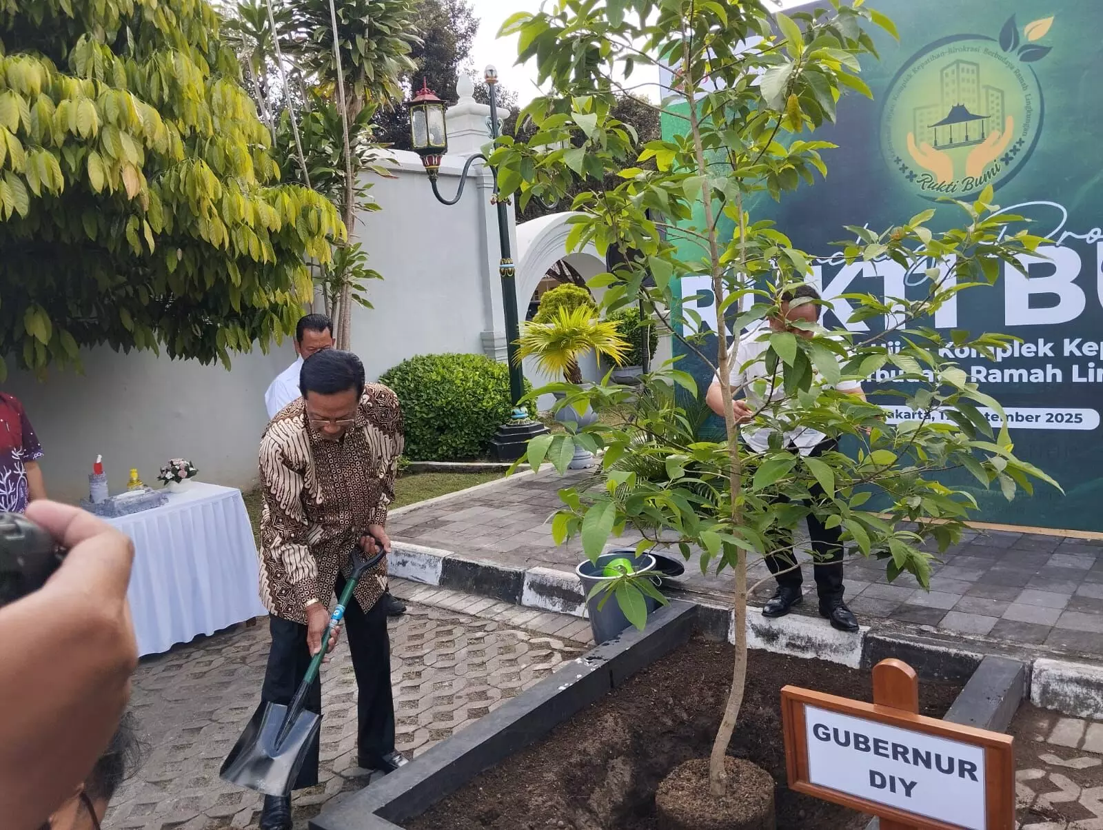 Rukti Bumi, Sri Sultan HB X & Sri Paduka Pakualam X tanam pohon Kantil