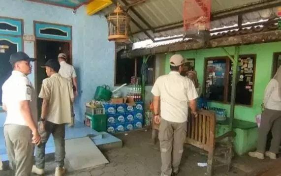 Satpol PP Kudus gerebek warung jualan miras