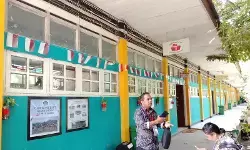 Wapres Gibran tinjau MBG di SMP Negeri 2 Sentani