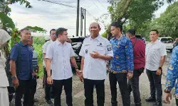 Wakil Ketua DPRD Sumut dan Bupati Langkat tinjau jalan rusak di Penceng
