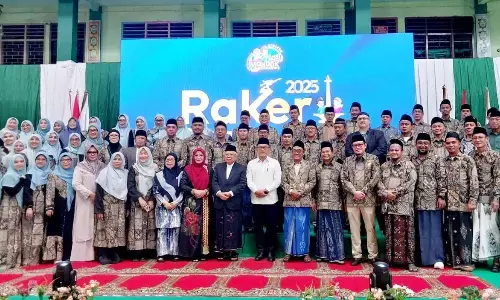 Menko Pangan Zulhas dorong pesantren jadi pusat moral & ekonomi lewat Ayomondok Menko Pangan Zulhas dorong pesantren jadi pusat moral & ekonomi lewat Ayomondok