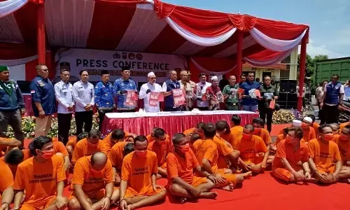 Polres Pasuruan bongkar jaringan narkoba dan pencucian uang, sita aset Rp3 miliar. Polres Pasuruan bongkar jaringan narkoba dan pencucian uang, sita aset Rp3 miliar.