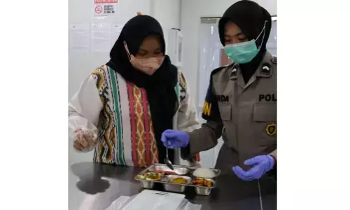 Biddokkes Polda Jateng pastikan standar food safety pada Program Makan Bergizi Gratis. Biddokkes Polda Jateng pastikan standar food safety pada Program Makan Bergizi Gratis.