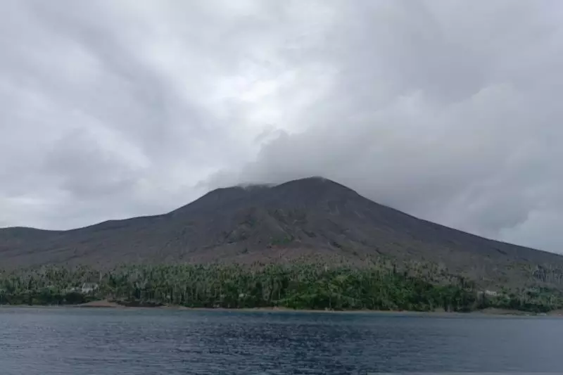 Masyarakat dan wisatawan diimbau tak masuki radius bahaya Gunung Ruang
